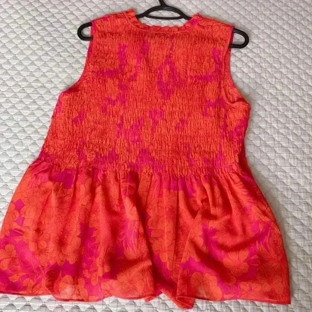 Floral Print Flowy Peplum Sleeveless Top - Picture 9 of 12